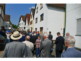 Fronleichnamsprozession durch die Straßen von Naumburg (Foto: Karl-Franz Thiede)